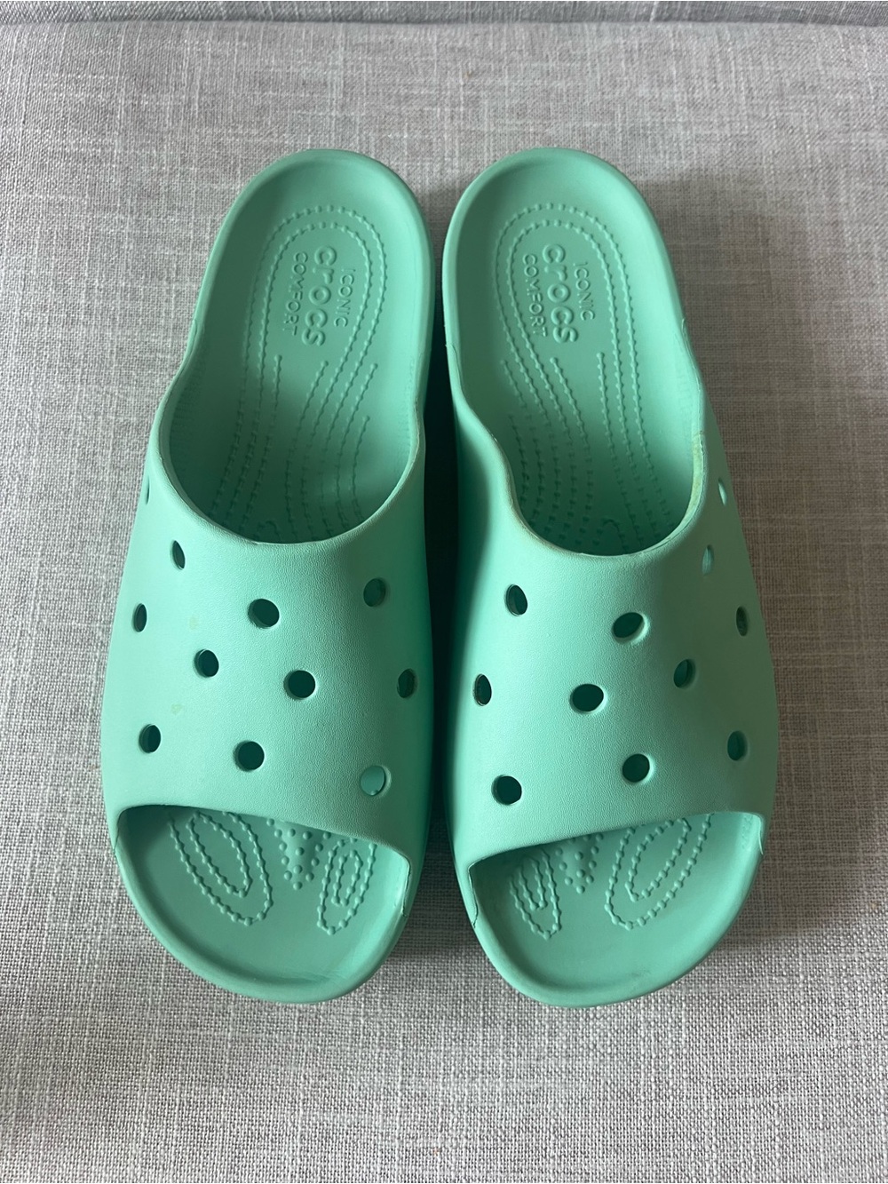 CROCS Mint Green Slide Sandals, women’s 9, casual outdoors active